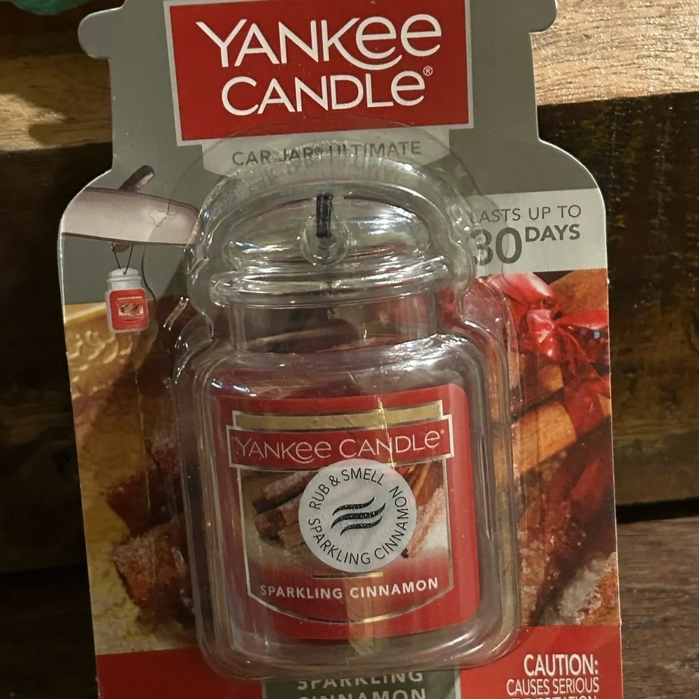 Yankee Candle sparkling cinnamon